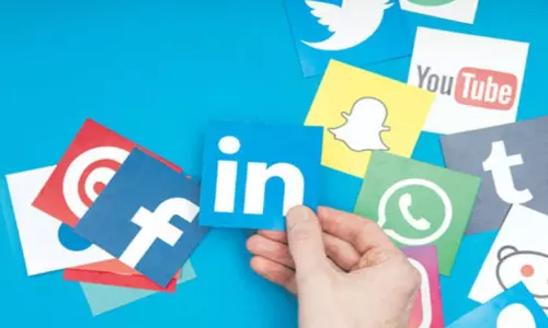 సోషల్‌  మీడియా యాక్టివ్‌  యూజర్లు 500,00,00,000!