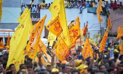 టీడీపీ కంచుకోటలో నలభై వేల ఓట్లు గల్లంతు...?