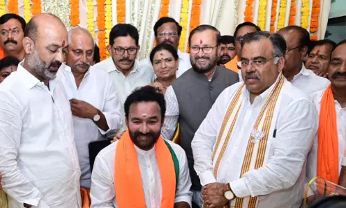 కేసీఆర్ కు వరం...కాంగ్రెస్ కు బాబు - బీజేపీకి కిరణ్?