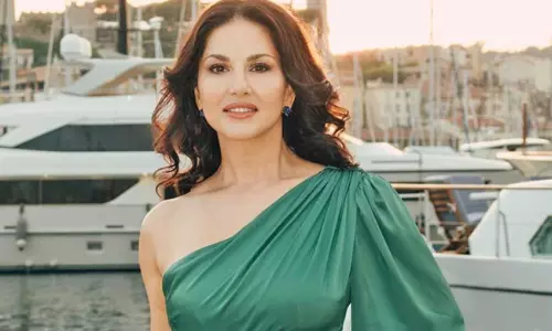 స‌న్నిలియోన్ ప‌నుల‌తోనే త‌ల్లికి మ‌ద్యం అల‌వాటు!