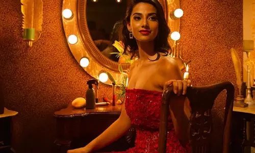 Gorgeous Poses Of Meenakshi Chaudhary