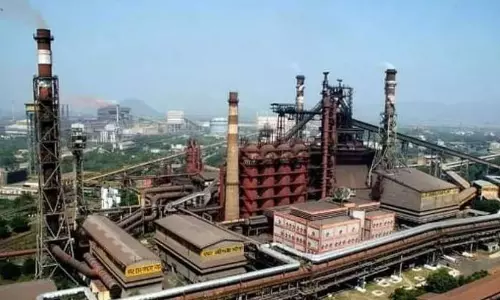 కడపకు ఉక్కు  లేదు...విశాఖకు దిక్కు లేదు