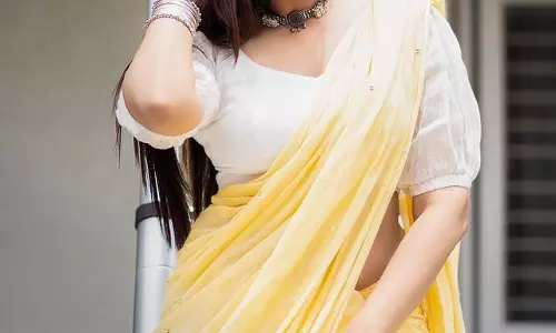 Glamorous Looks Of Pujita Ponnada In A Saree