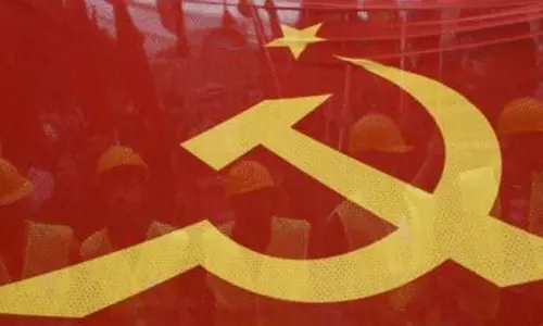 ఎర్ర‌జెండాలు ఎగ‌ర‌ట్లేదే.. ఏమైన‌ట్టు..?