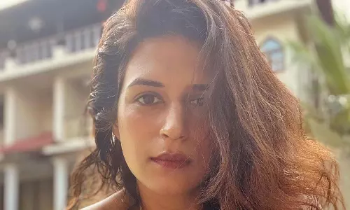 ఫోటో స్టోరి: వ‌ర్షాకాలంలో చెమ‌ట‌లు ప‌ట్టిస్తున్న శ్ర‌ద్