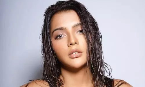 అందాల విందుతో కవ్విస్తున్న ముద్దుగుమ్మ