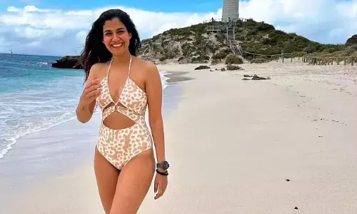 బికినీతో గ్లామ‌ర్ గేట్లు తెరిచేసిన తెలుగ‌మ్మాయ్