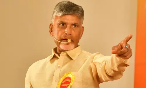 ప్రాజెక్టుల వెంట బాబు పరుగులు... ఆ ముద్ర పోతుందా...?
