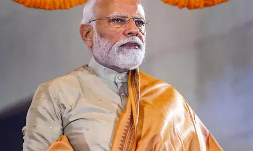 చెట్లు స‌రే.. మానవ‌త్వం నాటాలి:  మోడీపై నెటిజ‌న్ల కామెంట్లు