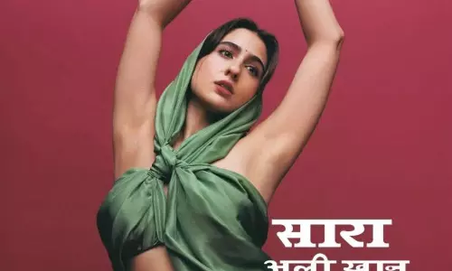 విచిత్రమైన చీర కట్టులో వయ్యారాలు ఒలకబోత