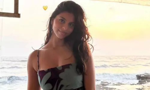 పిక్ టాక్ : చిల్‌ మూడ్‌ లో స్టార్ కిడ్‌ అందాల ఆరబోత