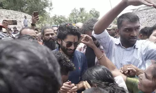 మ‌త్స్య‌కార గ్రామంలో ప్ర‌త్య‌క్ష‌మైన చై.. ఇంత‌కీ ఏం జ‌రుగుతోంది?