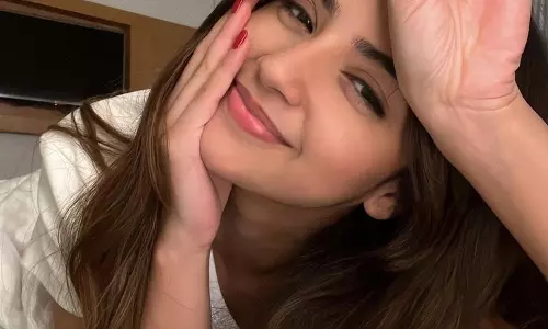 Casual and Beautiful Looks Of Kashmira Pradeshi