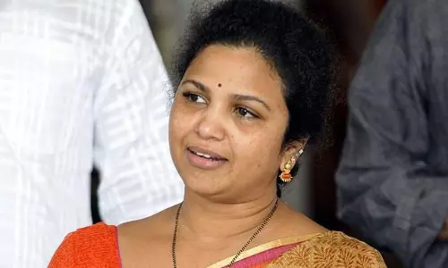 రేణుకకు దారి కనబడటం లేదా ?