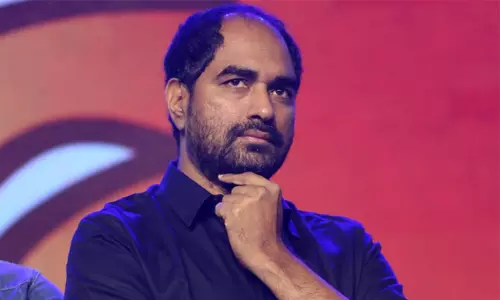మరో హీరో కోసం వీరమల్లు డైరెక్టర్.. ప్లాన్ చేంజ్