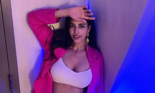 Daksha Nagarkar steamy looks