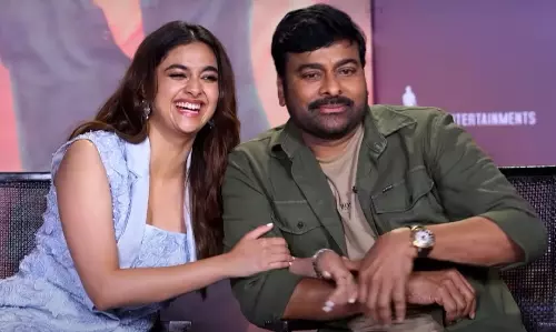 కీర్తి పీక పట్టుకున్న చిరు.. అసలు విషయం ఏంటంటే!