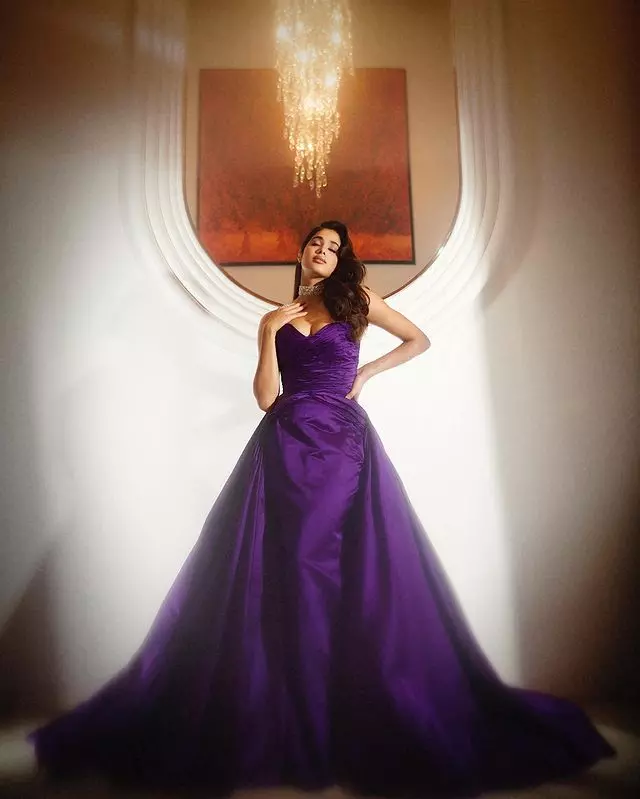 Janhvi Kapoor Too Hot To Handle
