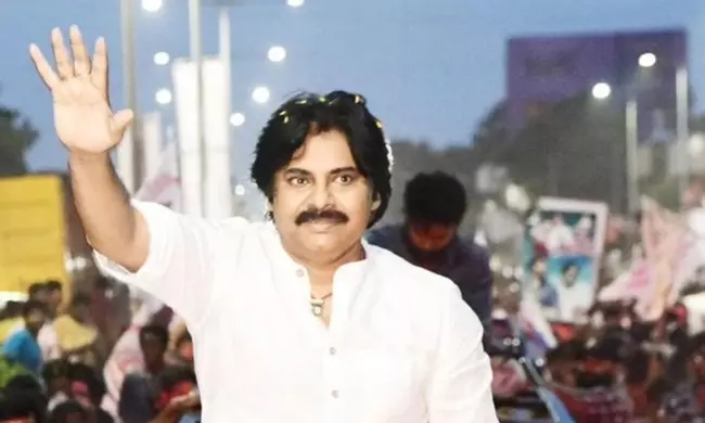 విశాఖ వైపు దేశం చూసేలా పవన్ చేస్తారట...?