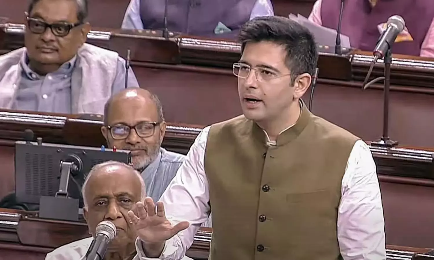 దీపాన్ని ముద్దు పెట్టుకుంటున్న పార్టీలు.. చివ‌ర‌కు మిగిలేదేంటంటే!!