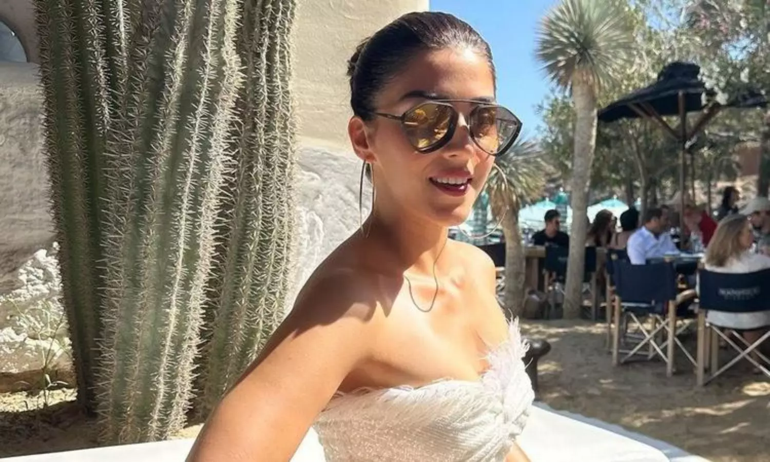 పిక్ టాక్ : పొట్టి డ్రెస్ లో హనీ పాప మెరిసి పోతుందే