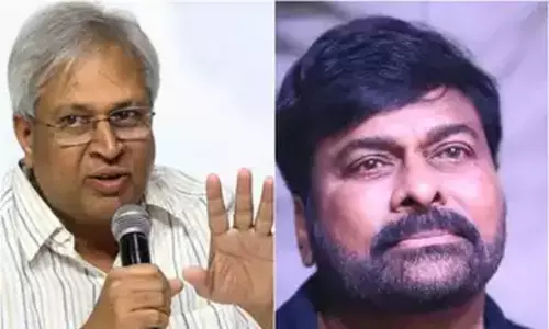 చిరంజీవి తరుపున నిలబడ్డ ఉండవల్లి...ఆయన పిచ్చుక కాదు! చిరంజీవి తరుపున నిలబడ్డ ఉండవల్లి...ఆయన పిచ్చుక కాదు!