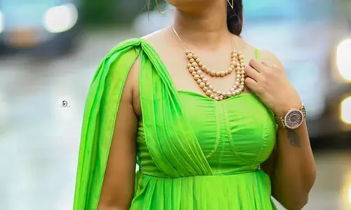 Dazzling Clicks Of Ariyana Glory