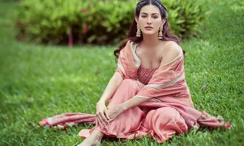Riveting Clicks Of Amyra Dastur