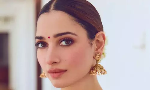 సొంత దుకాణంలో న‌గ‌లు వేసుకోని త‌మ‌న్నా!