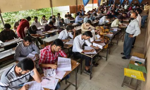 తెలంగాణ సర్కారు గ్రూప్స్ శాపం