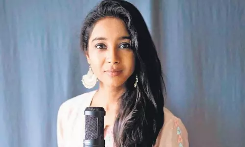 కావాలా.. అంటూ ఊరించిన A లిస్ట‌ర్ గాయ‌ని