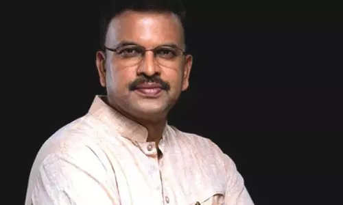 సీబీఐ జేడీ విశాఖ నుంచి కాదా...అక్కడ ల్యాండ్ అయ్యారా...?