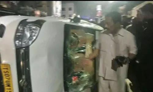 పాతబస్తీలో యువకుల అరాచకం..  కిలోమీటర్‌  మేర వాహనాలను ఢీకొడుతూ..!