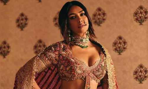 పిక్ టాక్ : వెడ్డింగ్‌ ఔట్ ఫిట్‌ లో అందాల ఆరబోత