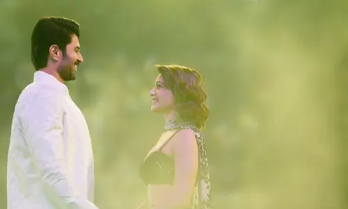 సామ్ చూపులకి స్టక్ అయిన ఫ్యాన్స్