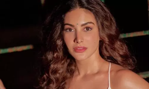 రాజుగాడి లవర్ క్లీ వేజ్‌ షో మెరుపులు