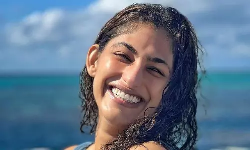 బ్లూ బికినీలో మతి పోగొడుతున్న సల్మాన్ బ్యూటీ..!