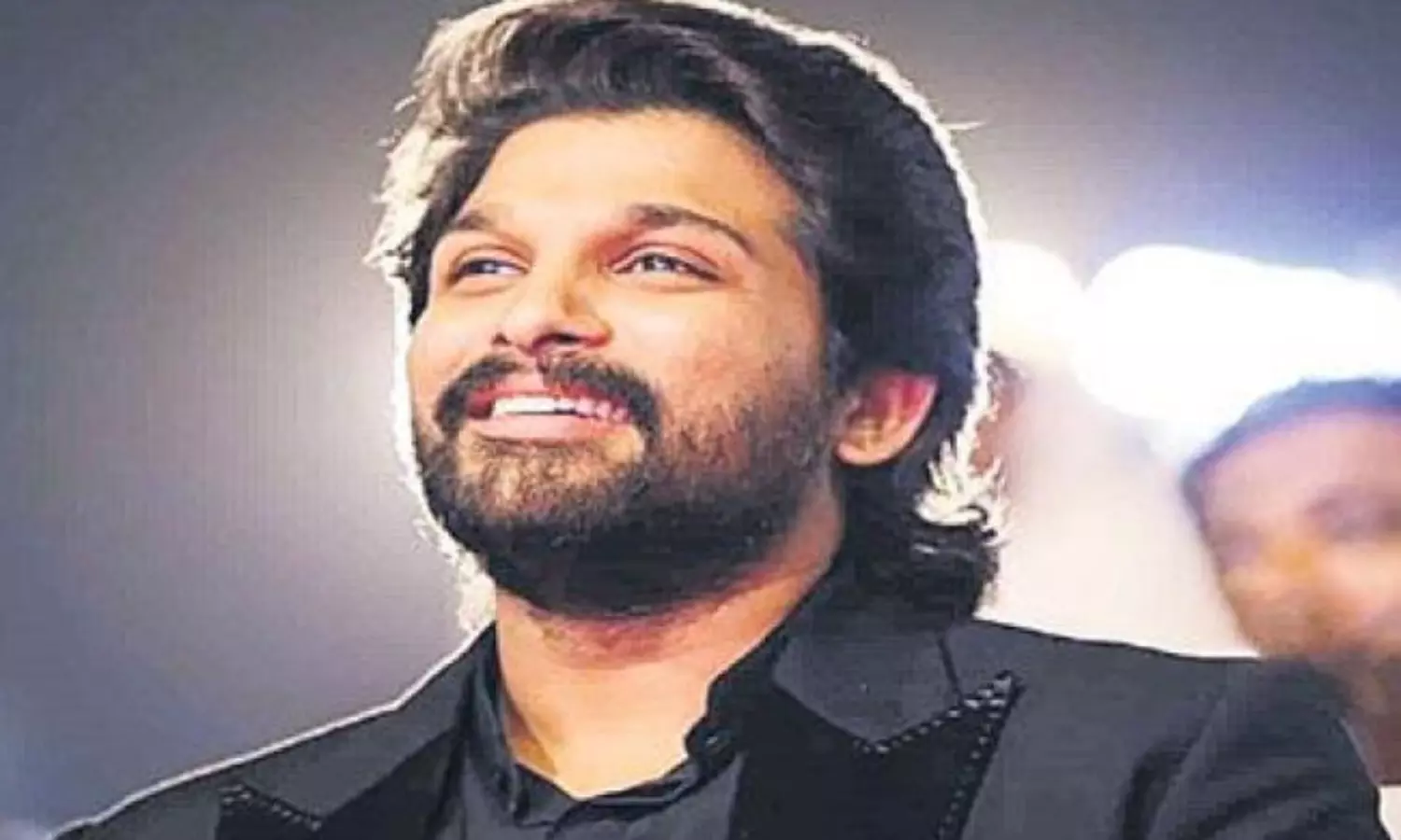 మామ ఫంక్ష‌న్ హాలుకి అల్లుడు ఐకాన్ స్టార్ సాయం!