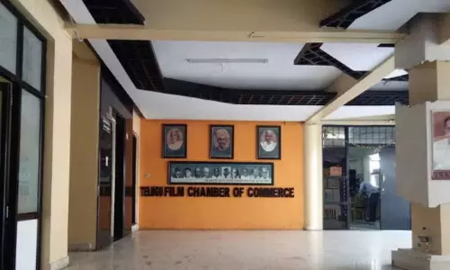 చిన్న నిర్మాతల్లో ఆందోళన.. రీరిలీజ్ ముల్లు తీసేదెలా? చిన్న నిర్మాతల్లో ఆందోళన.. రీరిలీజ్ ముల్లు తీసేదెలా?