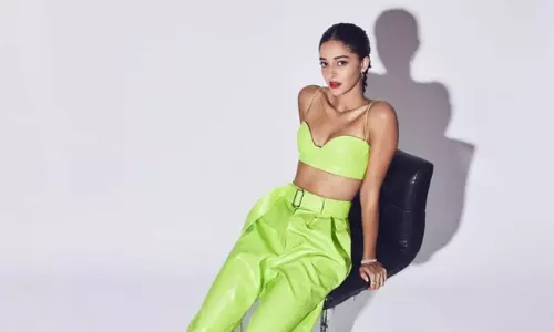 ఫోటో స్టోరి: ర‌బ్బ‌రులో చిక్కుకున్న ప్లాస్టిక్ బొమ్మ