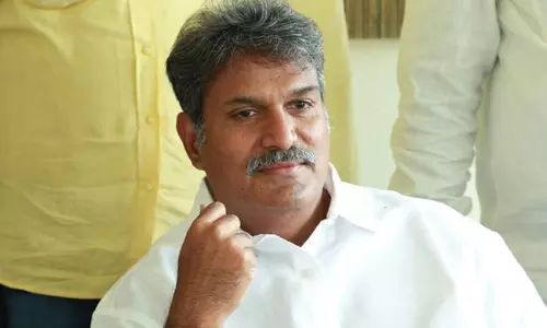 కేశినేని నాని రూటే సెపరేట్...లోకేష్ ఎదుటే సీన్