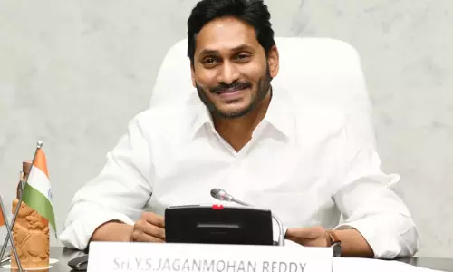 ఎన్జీవోల మీటింగ్ లో జగన్...ఫోకస్ అటే మరి...?