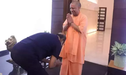 రజనీ దండం...కాషాయానికా. కమలానికా...?