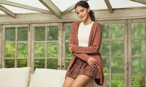 పొట్టి స్కర్ట్ లో లైగర్ బ్యూటీ