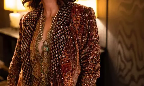 Staggering Display of Samantha