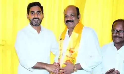 లోకేష్ సమక్షంలో టీడీపీలో చేరిన యార్లగడ్డ