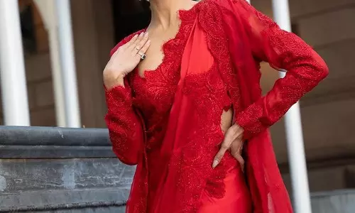 Riveting Clicks Of Jacqueliene Fernandez In Red