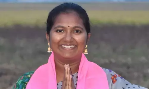 ఈ 29 ఏళ్ల యువతి సీతక్కను ఓడించగలరా?