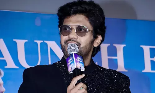 అనుష్క హగ్ పై నవీన్ క్రేజీ కామెంట్స్..!