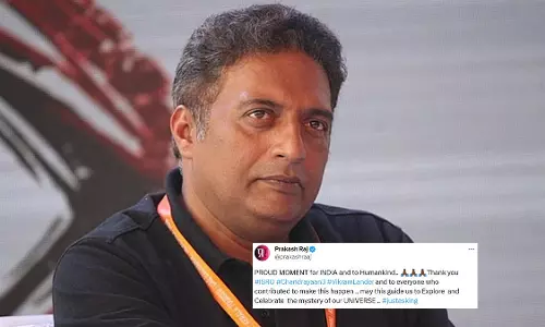 చేతులెత్తి  దండం  పెడుతూ... ప్రకాశ్  రాజ్  ట్వీట్  వైరల్!